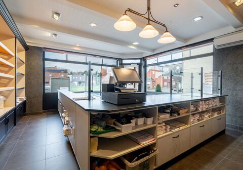 Gebouw voor gemengd gebruik te koop in Heist-op-den-Berg Schriek