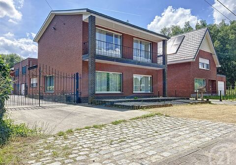 Huis - Vrij beroep te koop in HEIST-OP-DEN-BERG