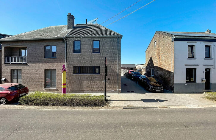 Op zoek naar een comfortabele, energiezuinige woning in een rustige, groene omgeving? 
In Rutten, een charmante deelgemeente van Tongeren, stellen we deze instapklare woning uit 2008 voor.
Een ideale thuis voor wie rust, ruimte én praktisch comfort weet 